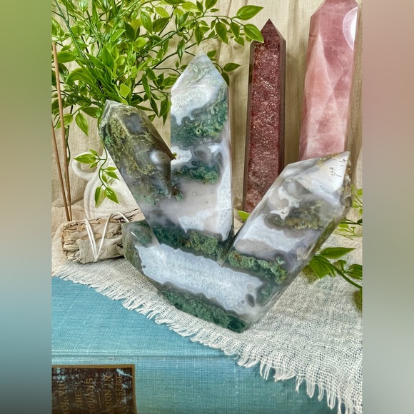 2617 Moss Agate and Quartz 4 Point Crystal Tower - Picture 4 of 15
